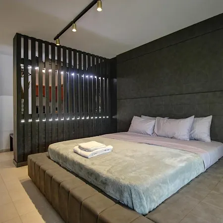 Villa Elias On The With Pool La Canea